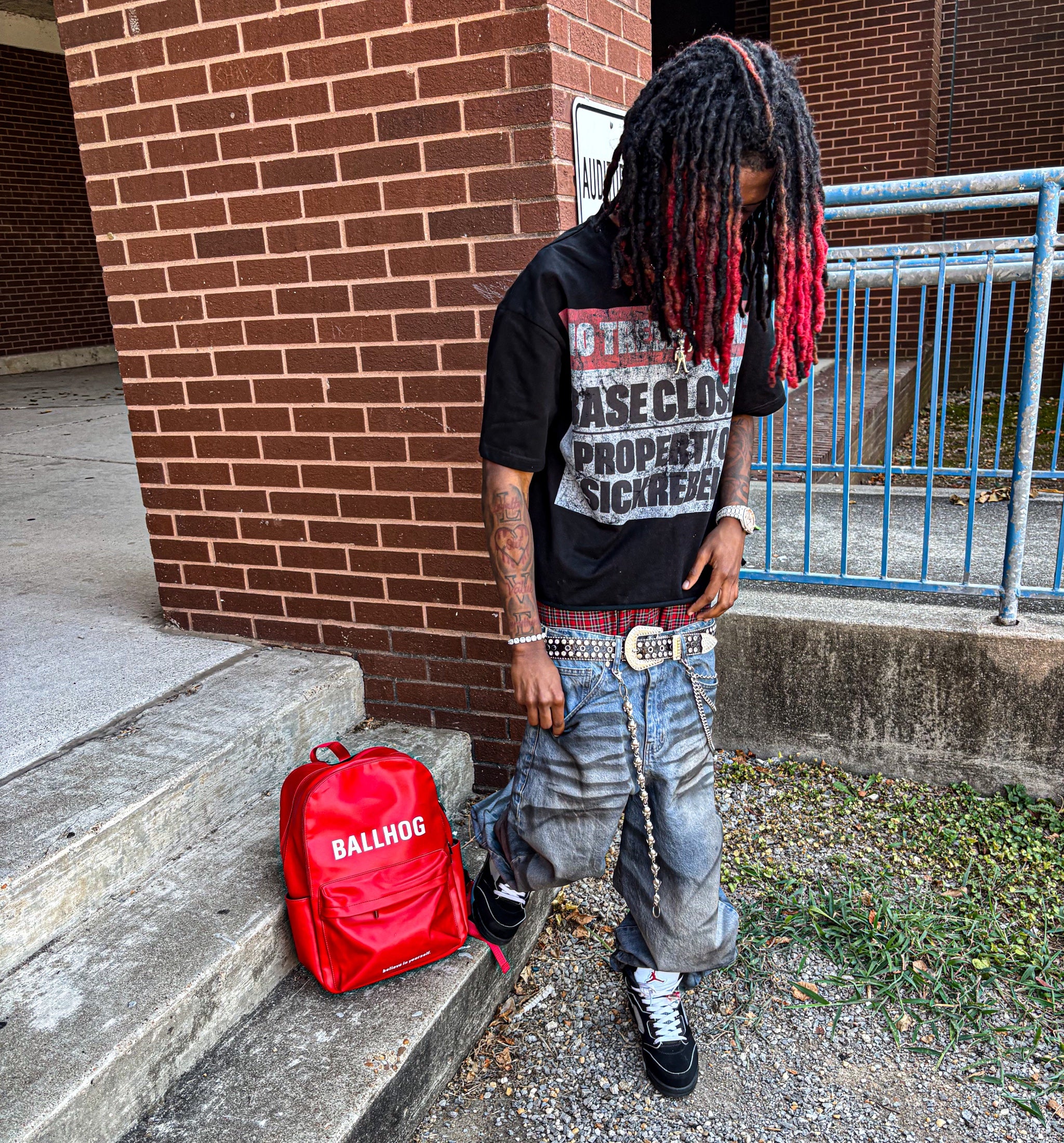 'NO TRESPASSING' TEE
