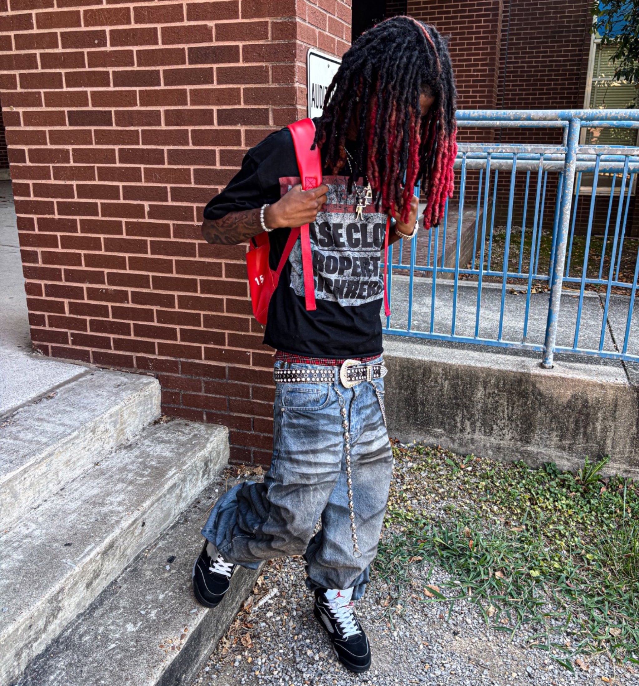 'NO TRESPASSING' TEE